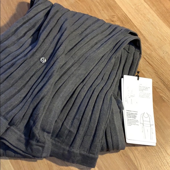 Lululemon rejuvenate scarf in grey purple - Picture 4 of 4